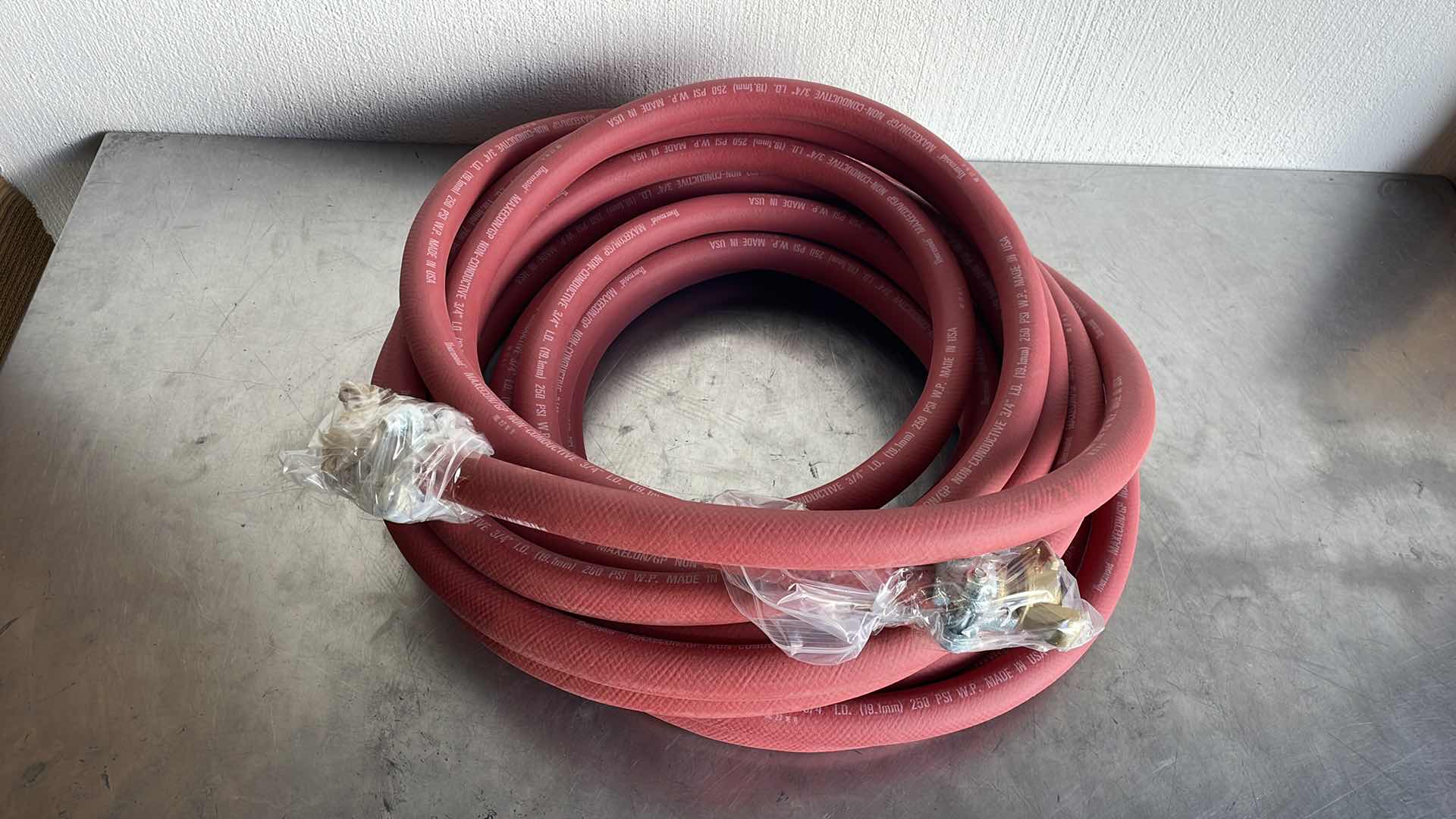 Photo 1 of HJ19-050E HEAVY-DUTY JACK HAMMER RED RUBBER HOSE 3/4" X 50' 300 PSI