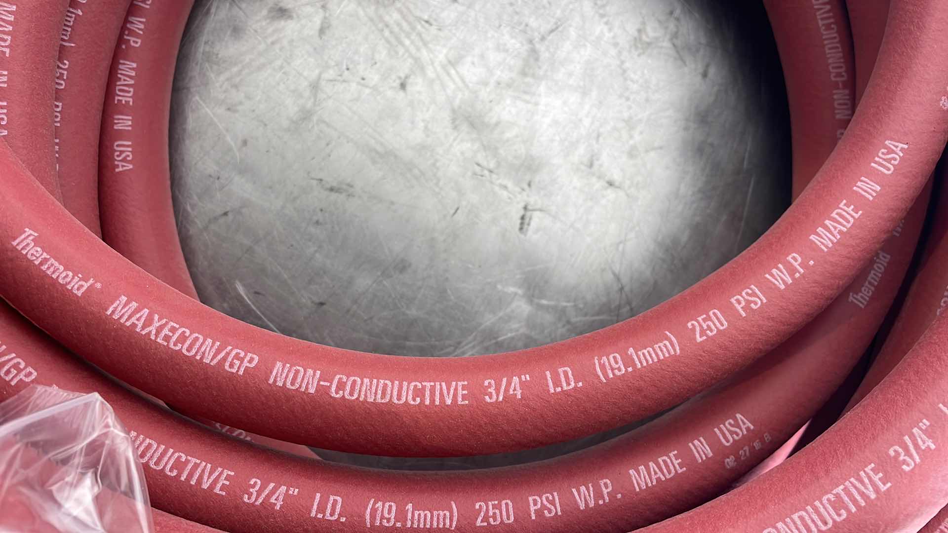 Photo 1 of HJ19-050E HEAVY-DUTY JACK HAMMER RED RUBBER HOSE 3/4" X 50' 300 PSI