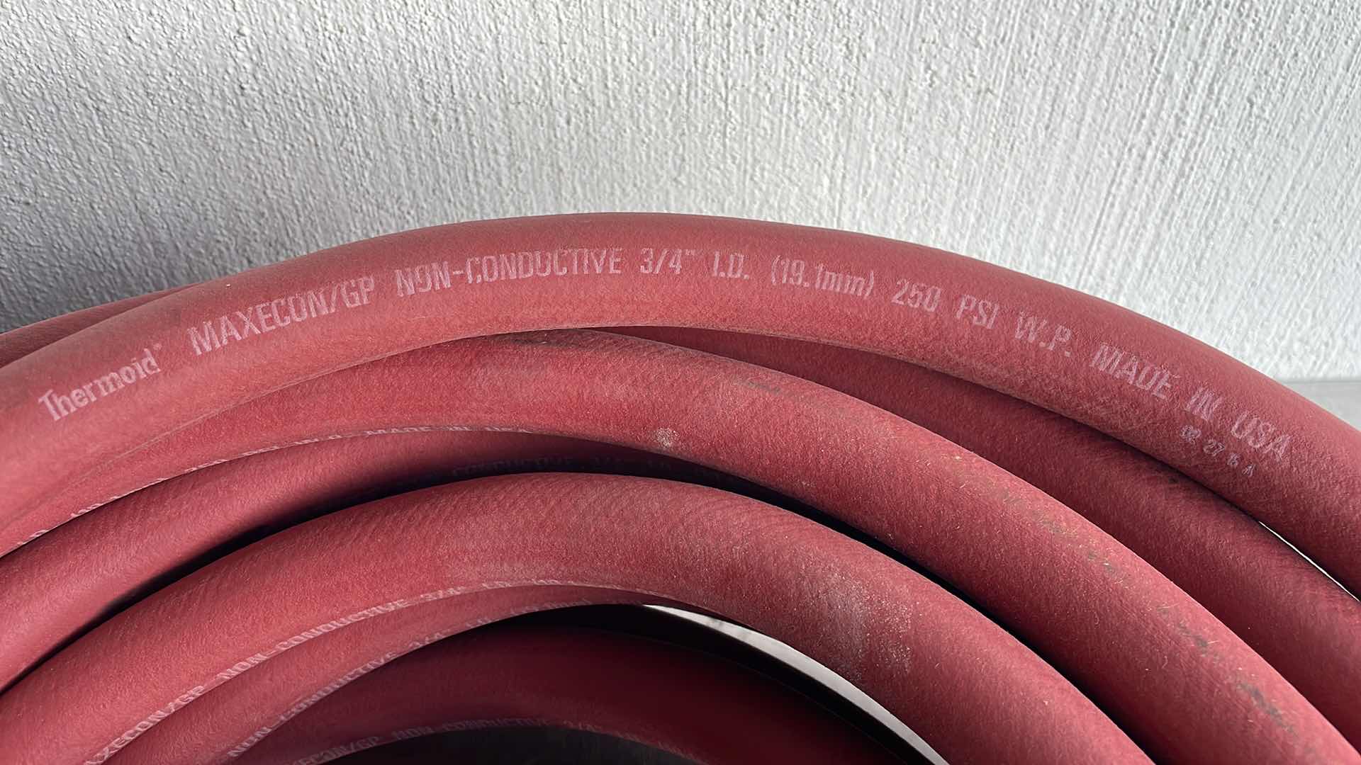 Photo 1 of HJ19-050E HEAVY-DUTY JACK HAMMER RED RUBBER HOSE 3/4" X 50' 300 PSI