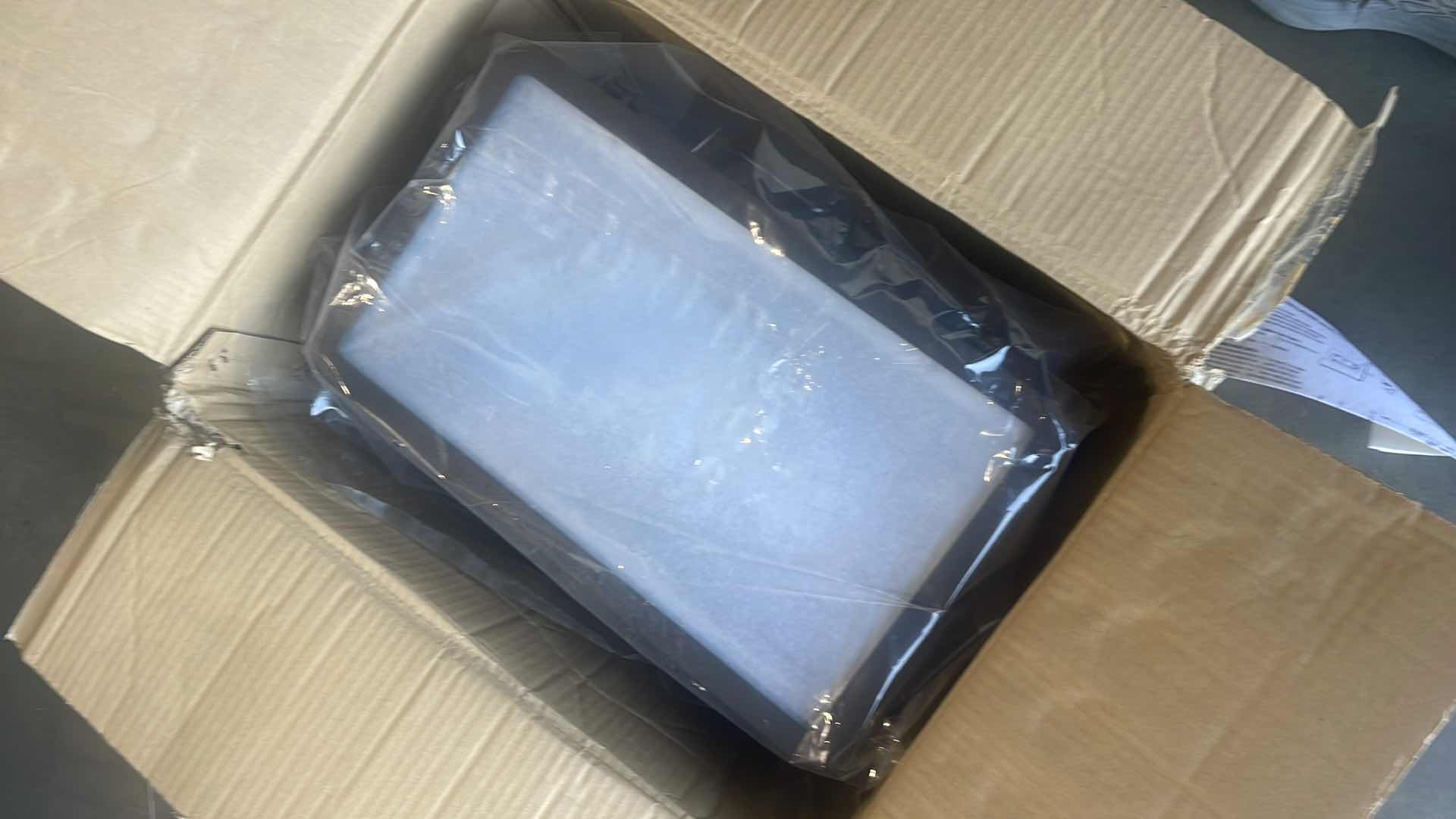 Photo 1 of HUBBELL MHS-Y150P8 MHS MINILITER V COMPACT WIDE BEAM FLOODLIGHT FIXTURE, (1) HID METAL HALIDE LAMP, 150 W FIXTURE, 120/208/240/277 VAC, DARK BRONZE HOUSING