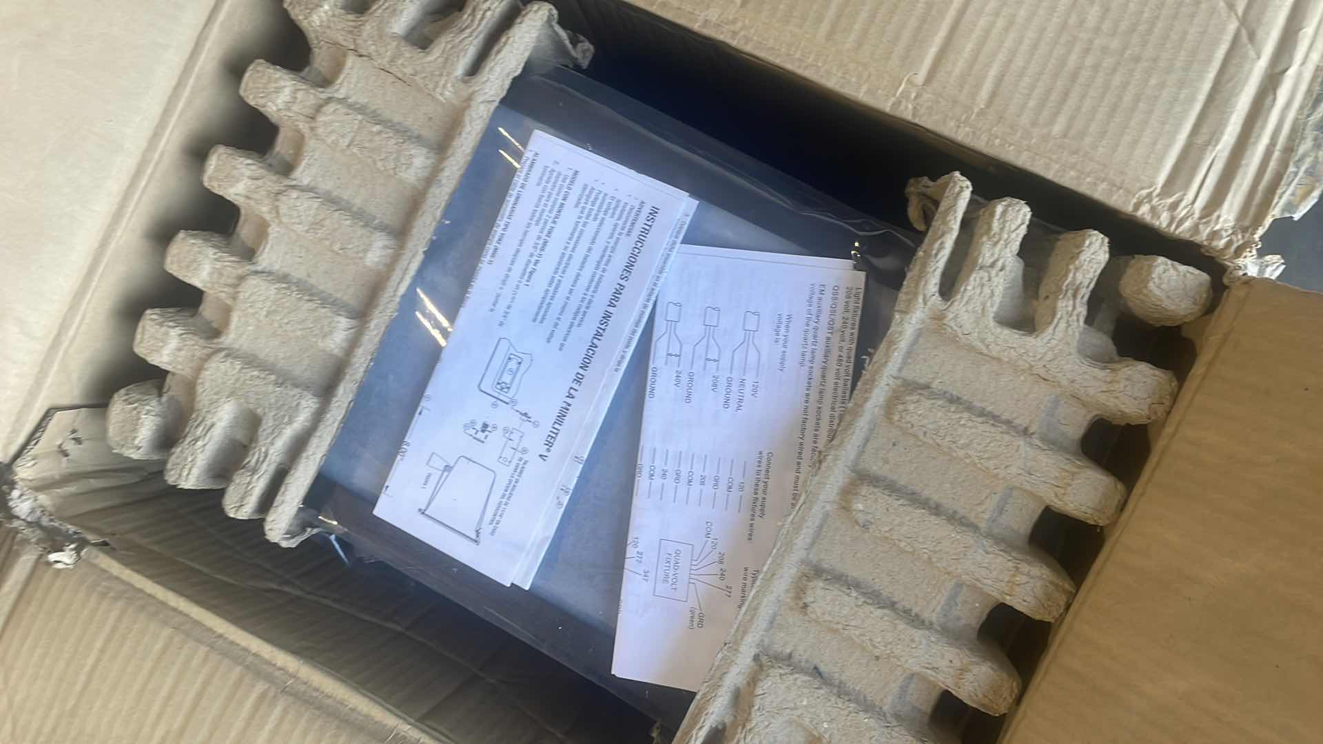 Photo 1 of HUBBELL MHS-Y150P8 MHS MINILITER V COMPACT WIDE BEAM FLOODLIGHT FIXTURE, (1) HID METAL HALIDE LAMP, 150 W FIXTURE, 120/208/240/277 VAC, DARK BRONZE HOUSING