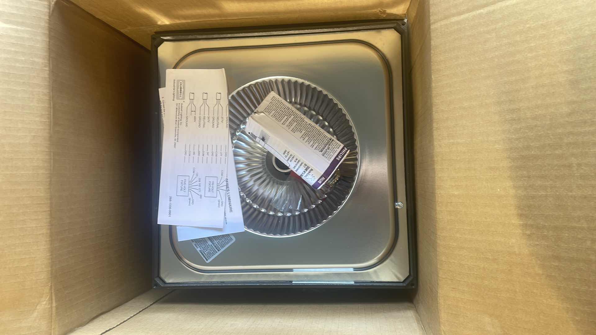 Photo 1 of HUBBELL #NRG-415P8 LUMASQUARE CEILING MOUNT SQUARE METAL HALIDE