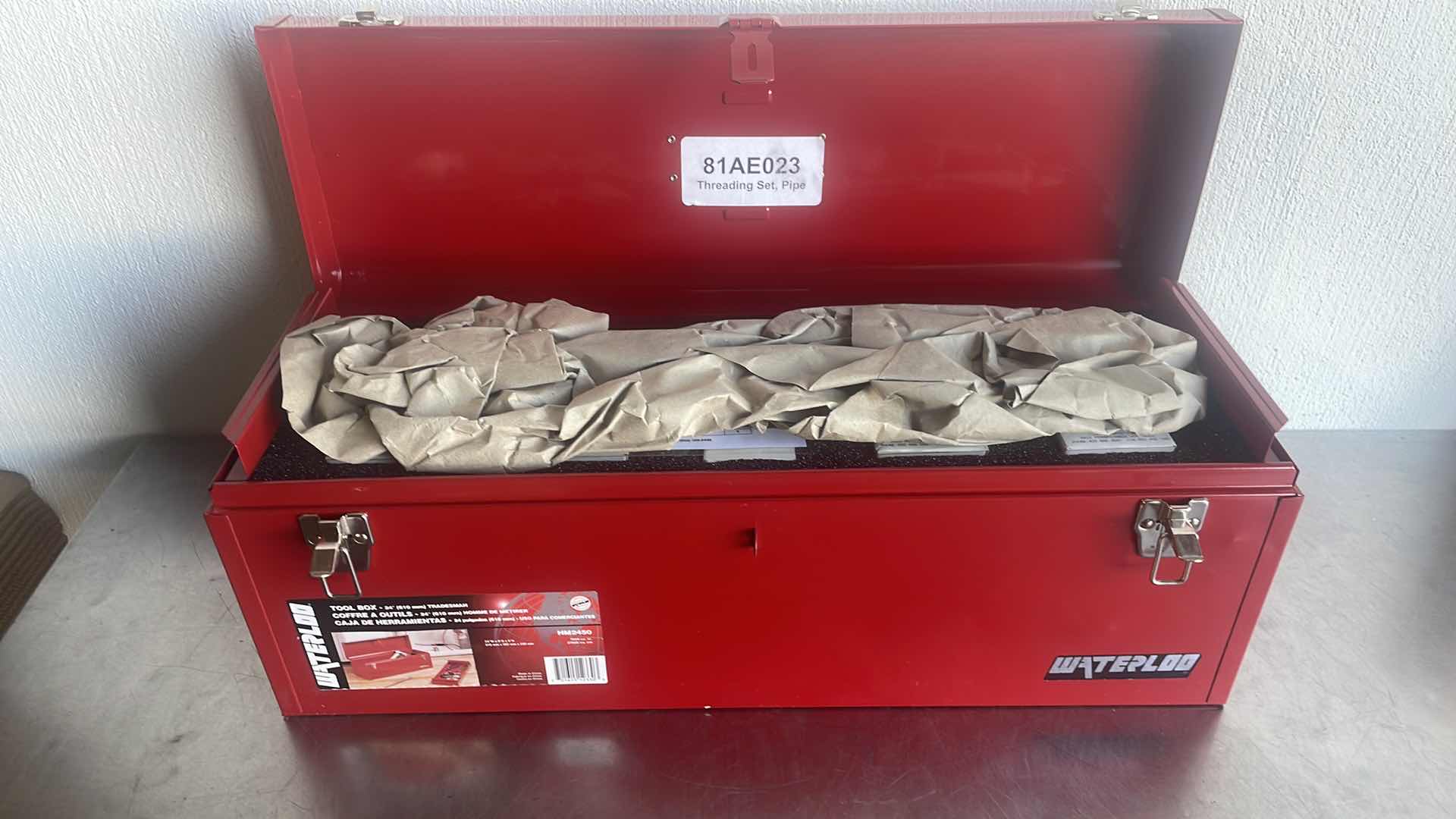 Photo 1 of WATERLOO HM2450 24” X 8” X 9” TOOLBOX WITH 81AE023 PIPE THREADING SET