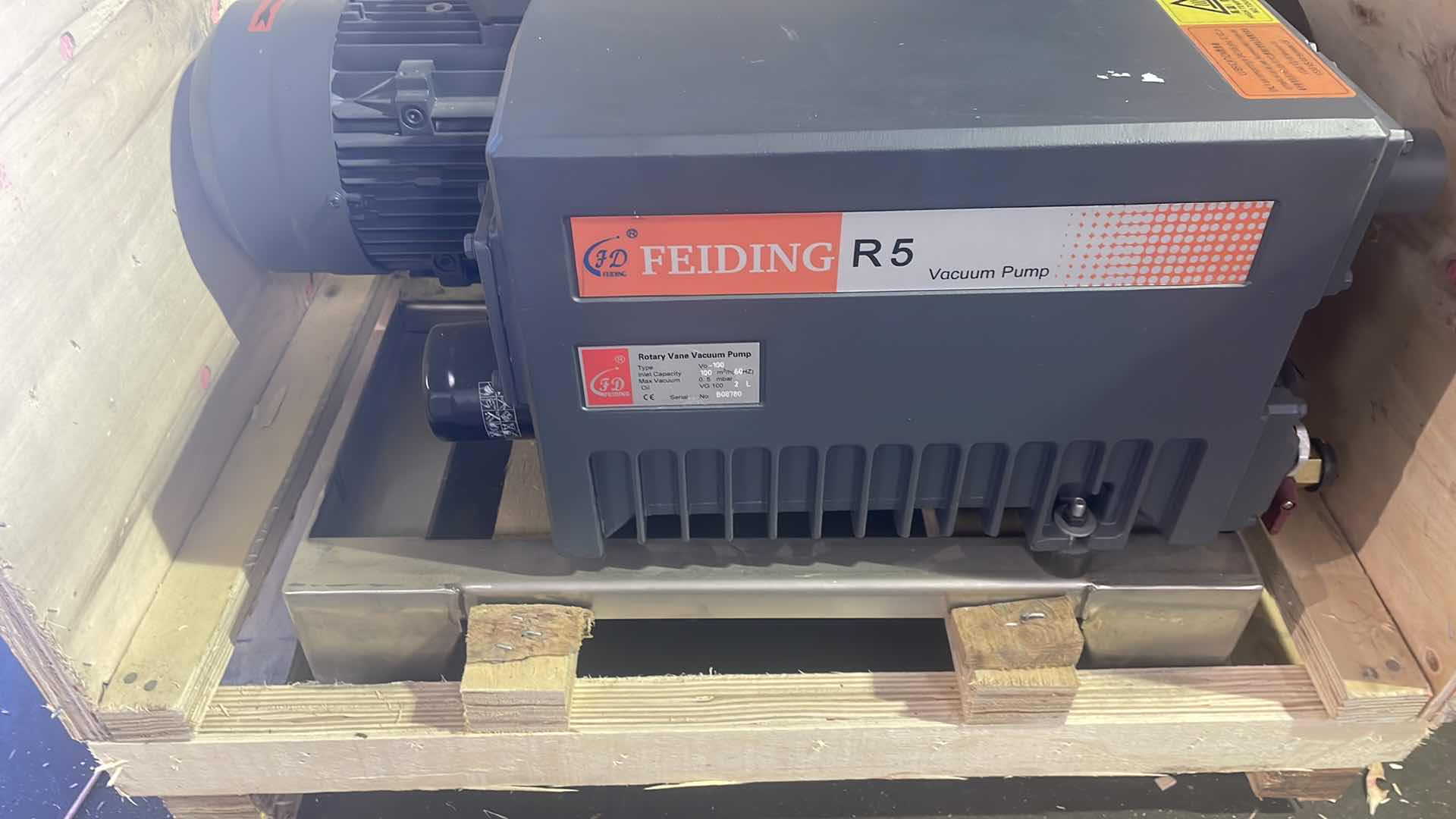 Photo 1 of FD FEIDING R5 VACUUM PUMP ROTARY VANE VACUUM PUMP