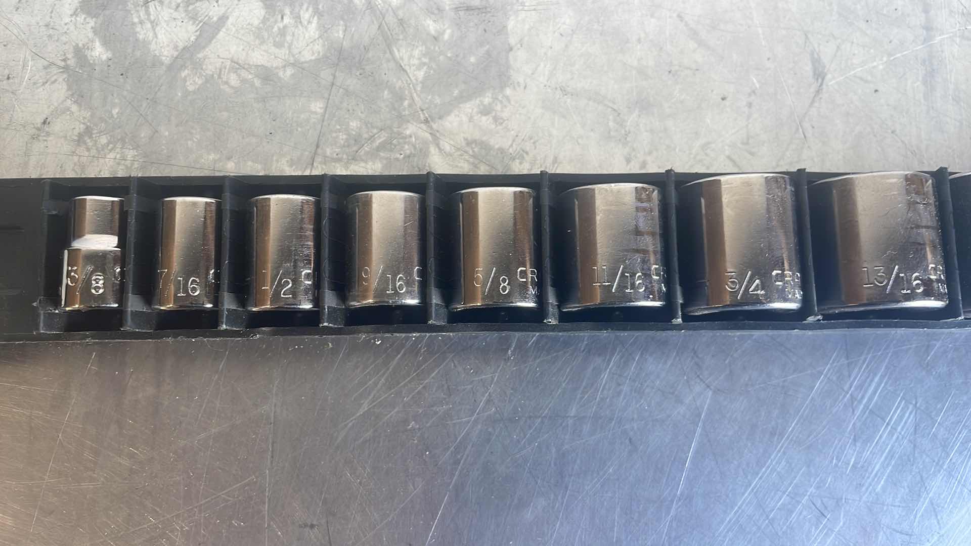 Photo 1 of CRAFTSMAN 3/8” 6 PT SOCKET ACCESSORY SET