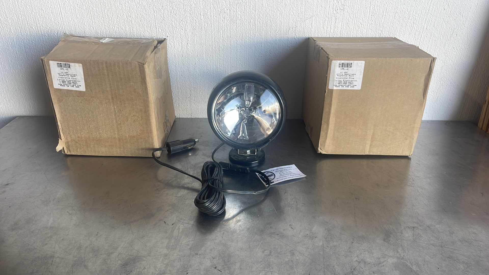 Photo 1 of ULTRA SPOTLIGHT MAGNETIC BASE CIGARETTE PLUG 12VDC (3)