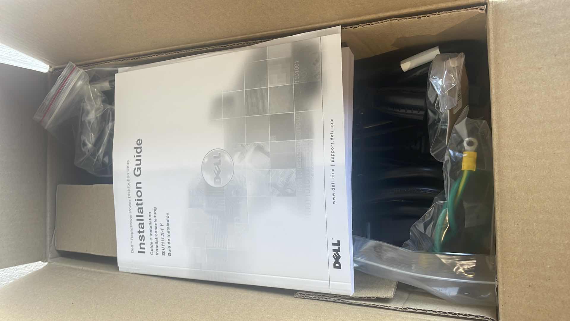 Photo 1 of DELL AP6120 POWER DISTRIBUTION UNIT 5 PORT 5T437 100-120VAC 16A 0G789N G789N