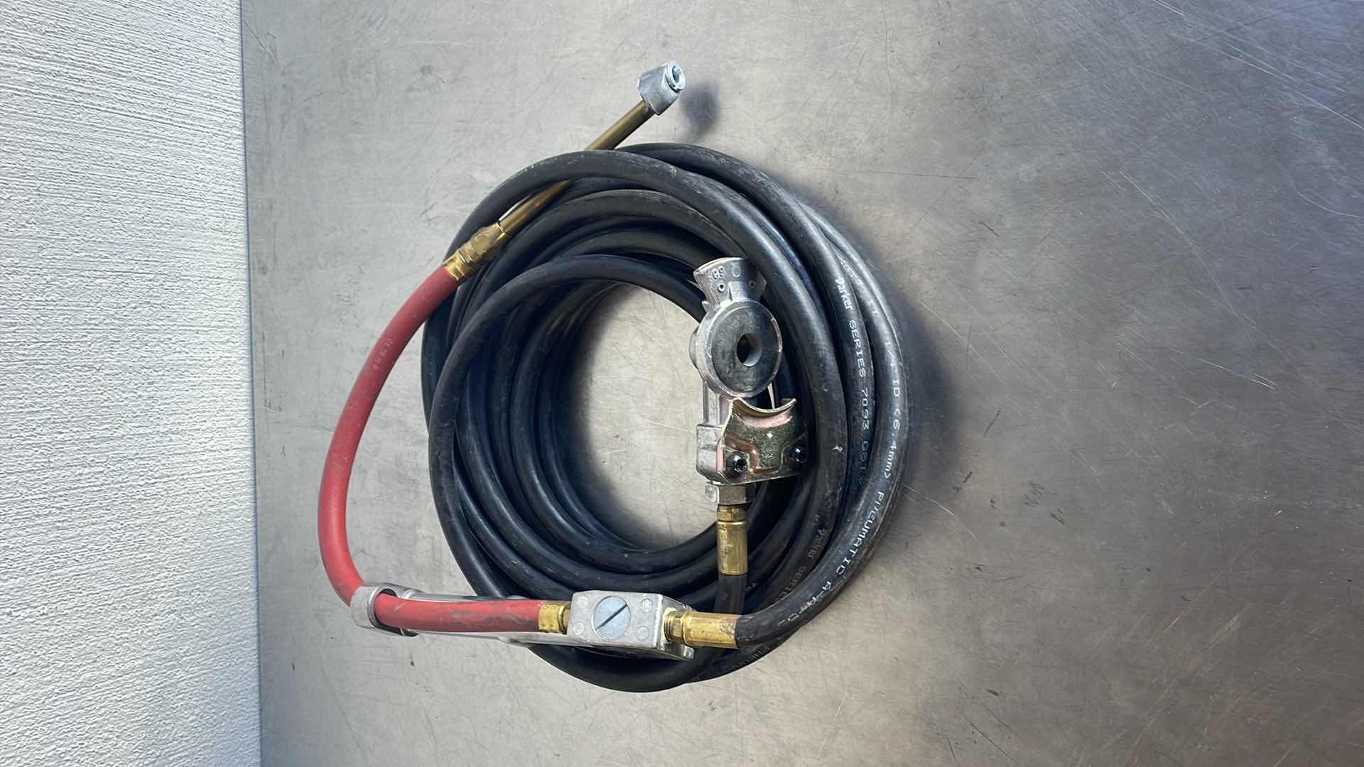 Photo 1 of MILTON S-506 INFLATOR GAUGE W/ PARKER 1/4” 300PSI HOSE & PHILLIPS GLADHAND CONNECTOR