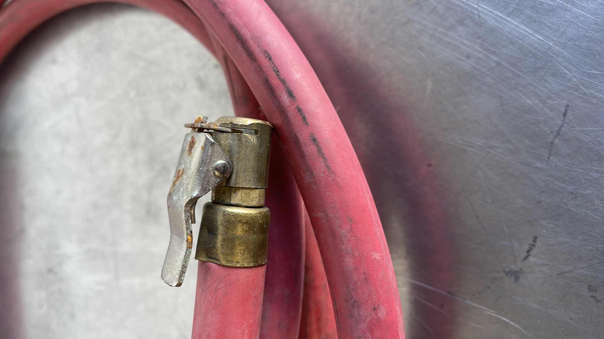 Photo 1 of MILTON AIR HOSE WITH GAUGE