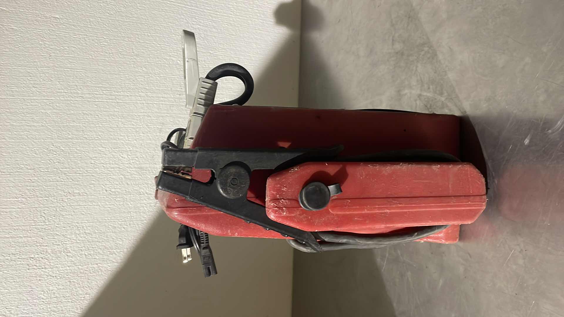 Photo 4 of JUMP AND CARRY 3400 PEAK AMP 12/24V JUMP STARTER MODEL JNC1224