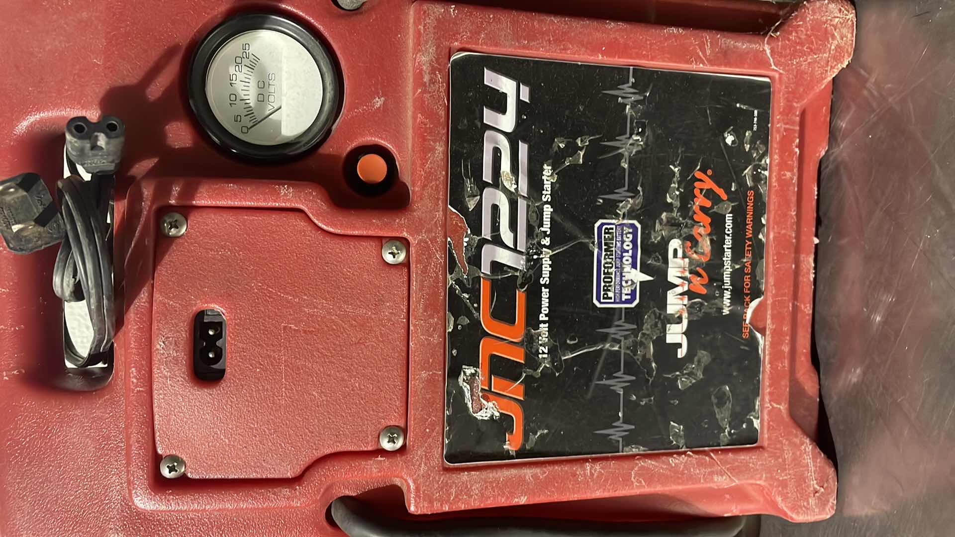 Photo 5 of JUMP AND CARRY 3400 PEAK AMP 12/24V JUMP STARTER MODEL JNC1224