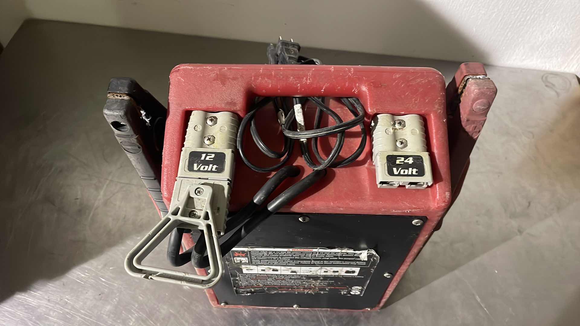 Photo 7 of JUMP AND CARRY 3400 PEAK AMP 12/24V JUMP STARTER MODEL JNC1224