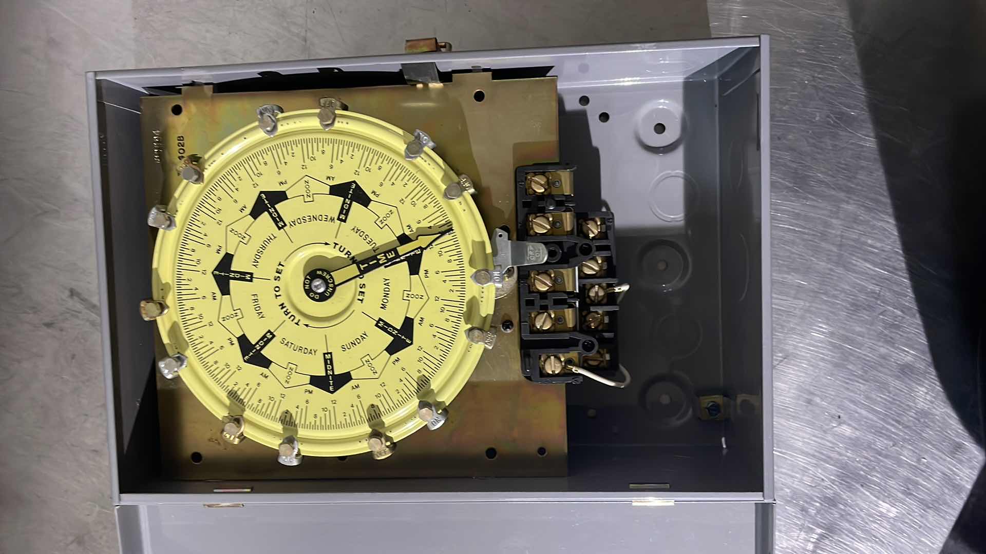 Photo 1 of INTERMATIC TIME CONTROLS SEVEN DAY DIAL-TIME SWITCH 4 POLE SINGLE THROW