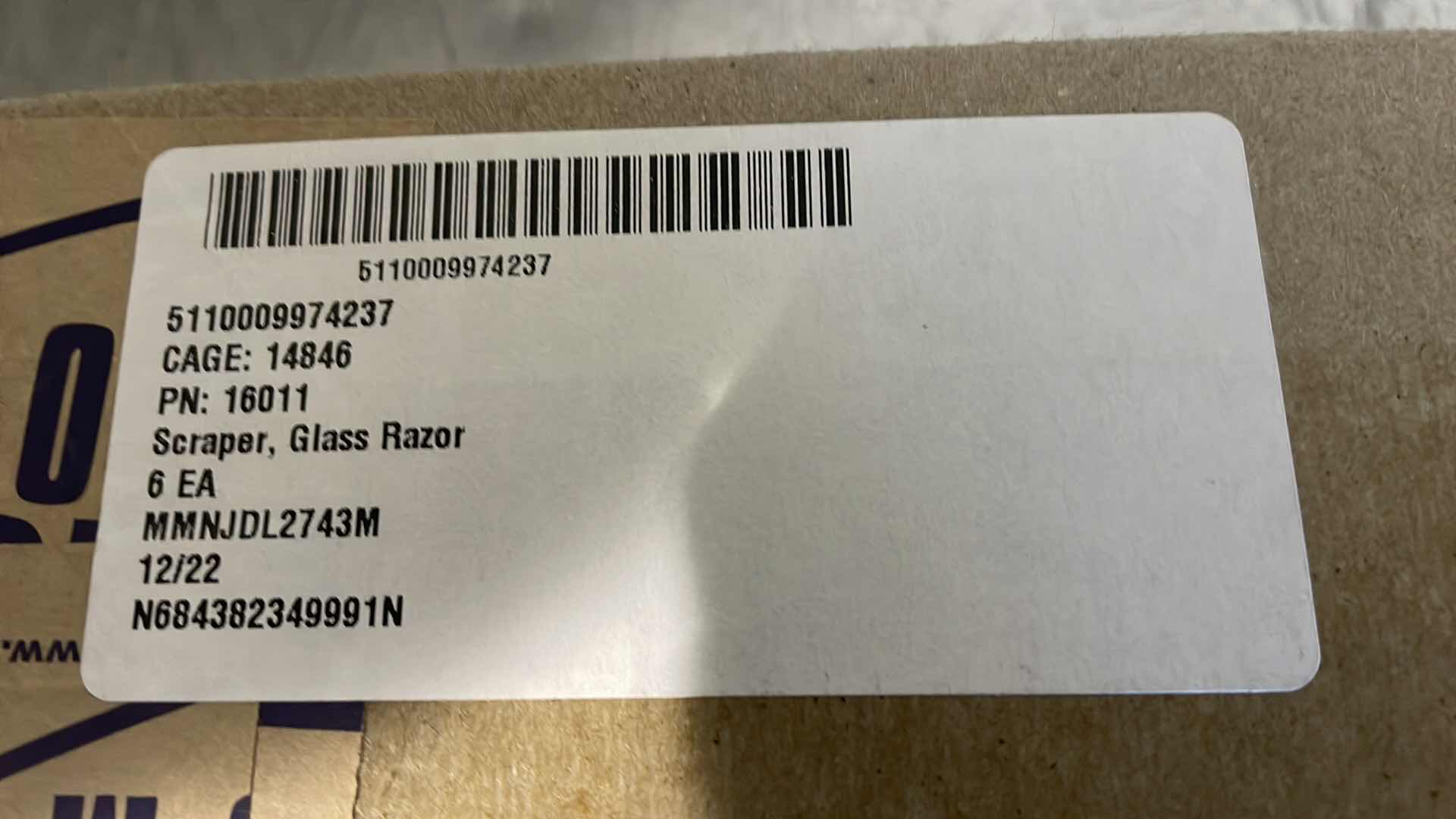 Photo 1 of EXCEL RETRACTABLE GLASS RAZOR SCRAPER USA (6)