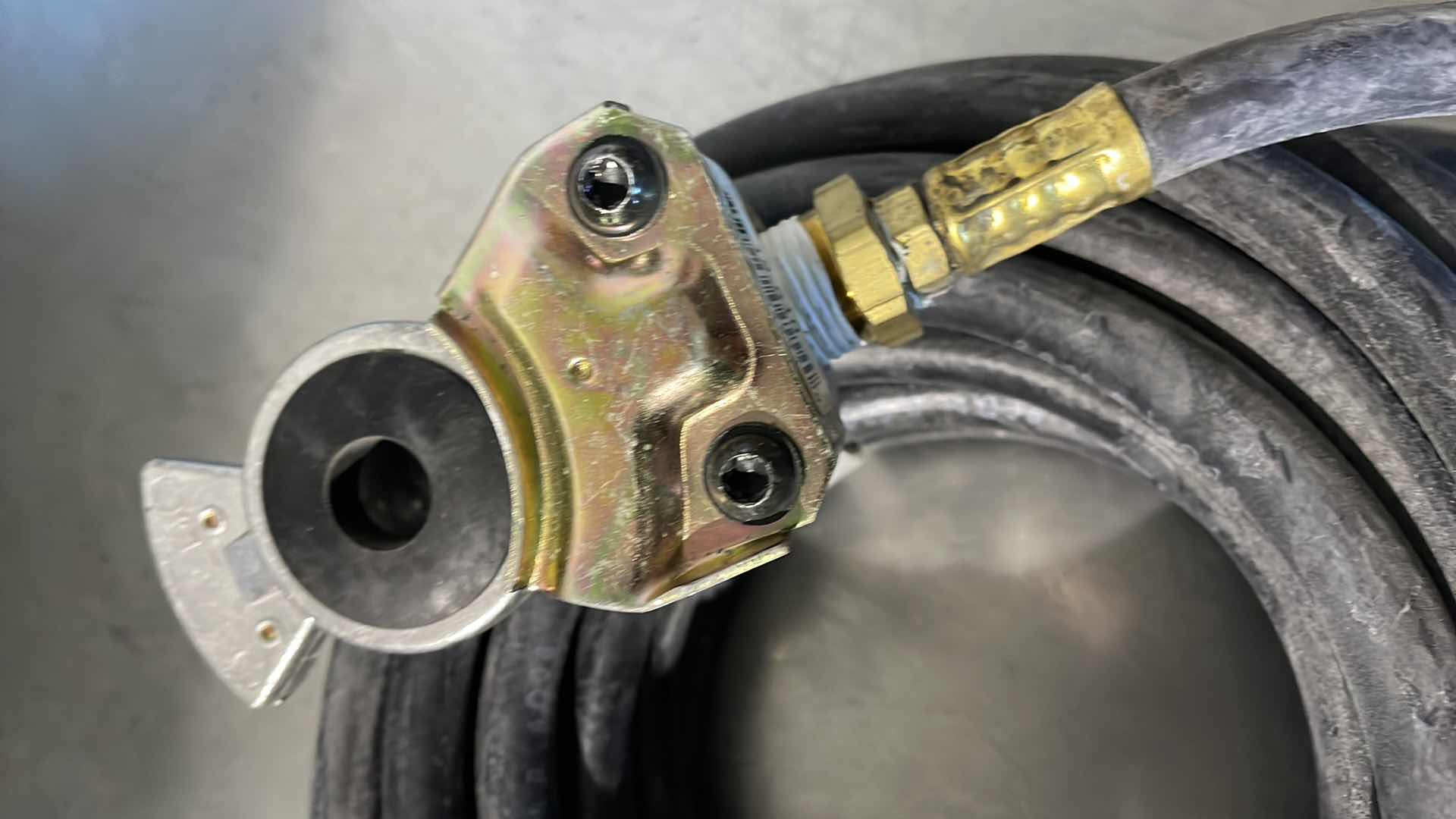 Photo 1 of MILTON S-506 INFLATOR GAUGE W/ GOODYEAR 200PSI HOSE & PHILLIPS GLADHAND