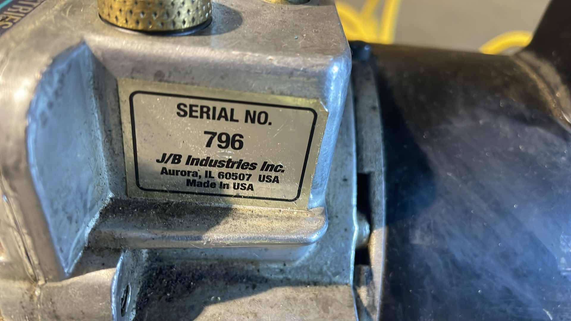 Photo 1 of JB INDUSTRIES VACUUM PUMP DV-142N 5-CFM 1/2 HP MOTOR 2 STAGE AIR CONDITIONING