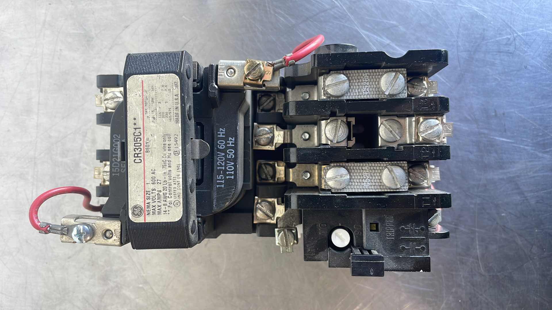 Photo 1 of GE CR305C1 CONTACTOR 3POLE NEMA-1 120V 50/60HZ