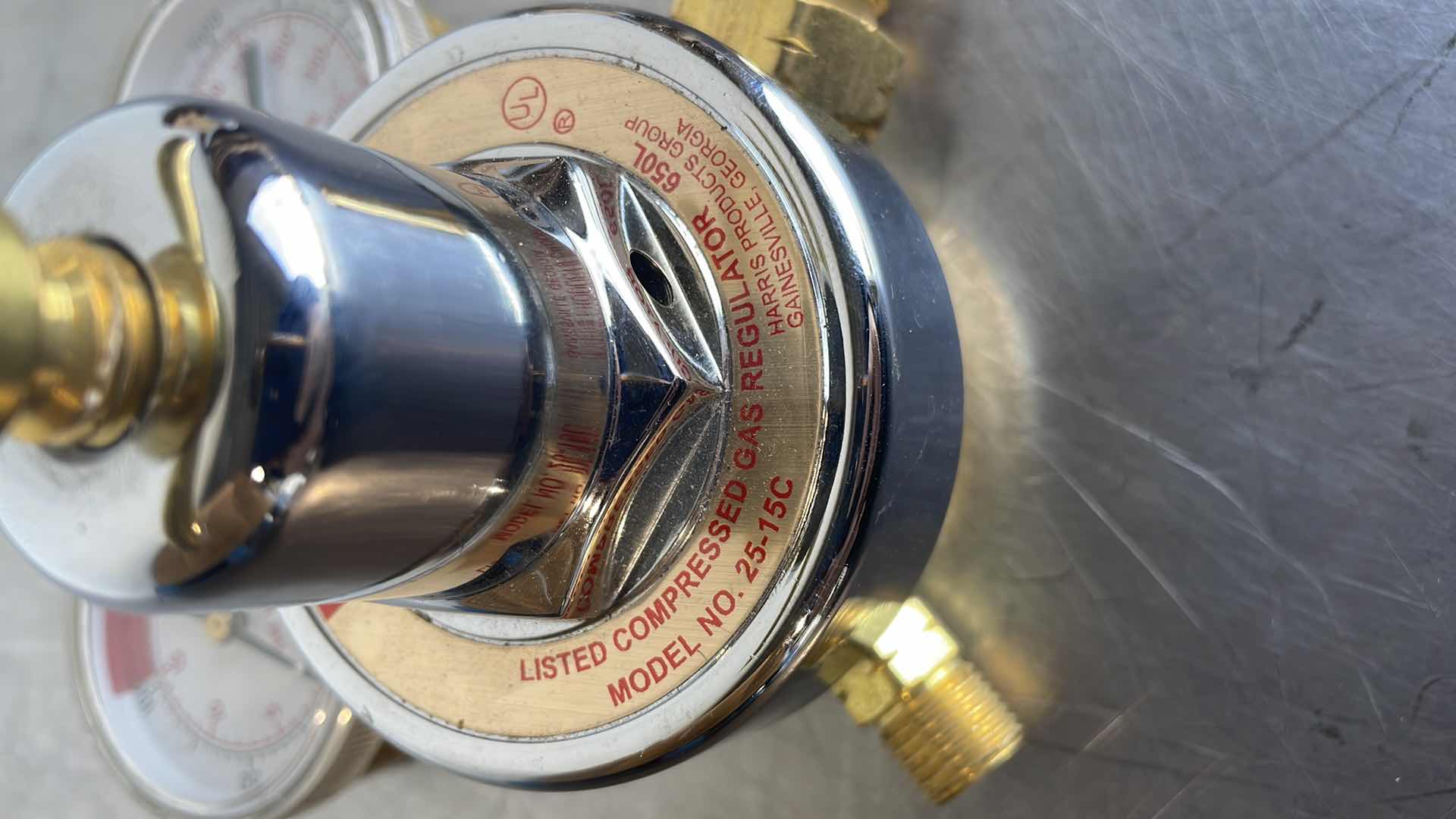 Photo 1 of HARRIS 25-15C 650L COMPRESSED GAS REGULATOR 30/400 PSI W/GAUGES