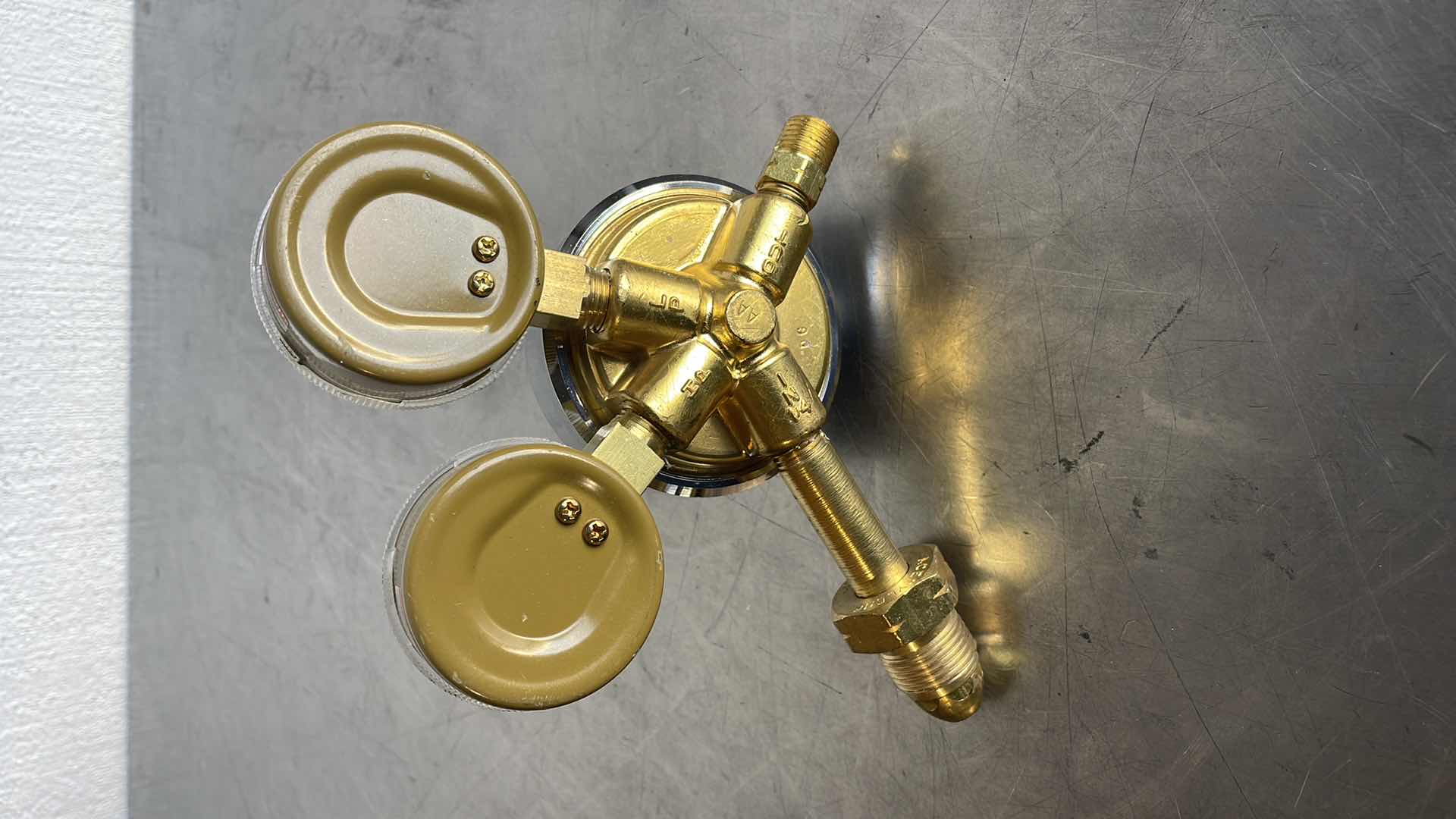 Photo 1 of HARRIS 25-15C 650L COMPRESSED GAS REGULATOR 30/400 PSI W/GAUGES