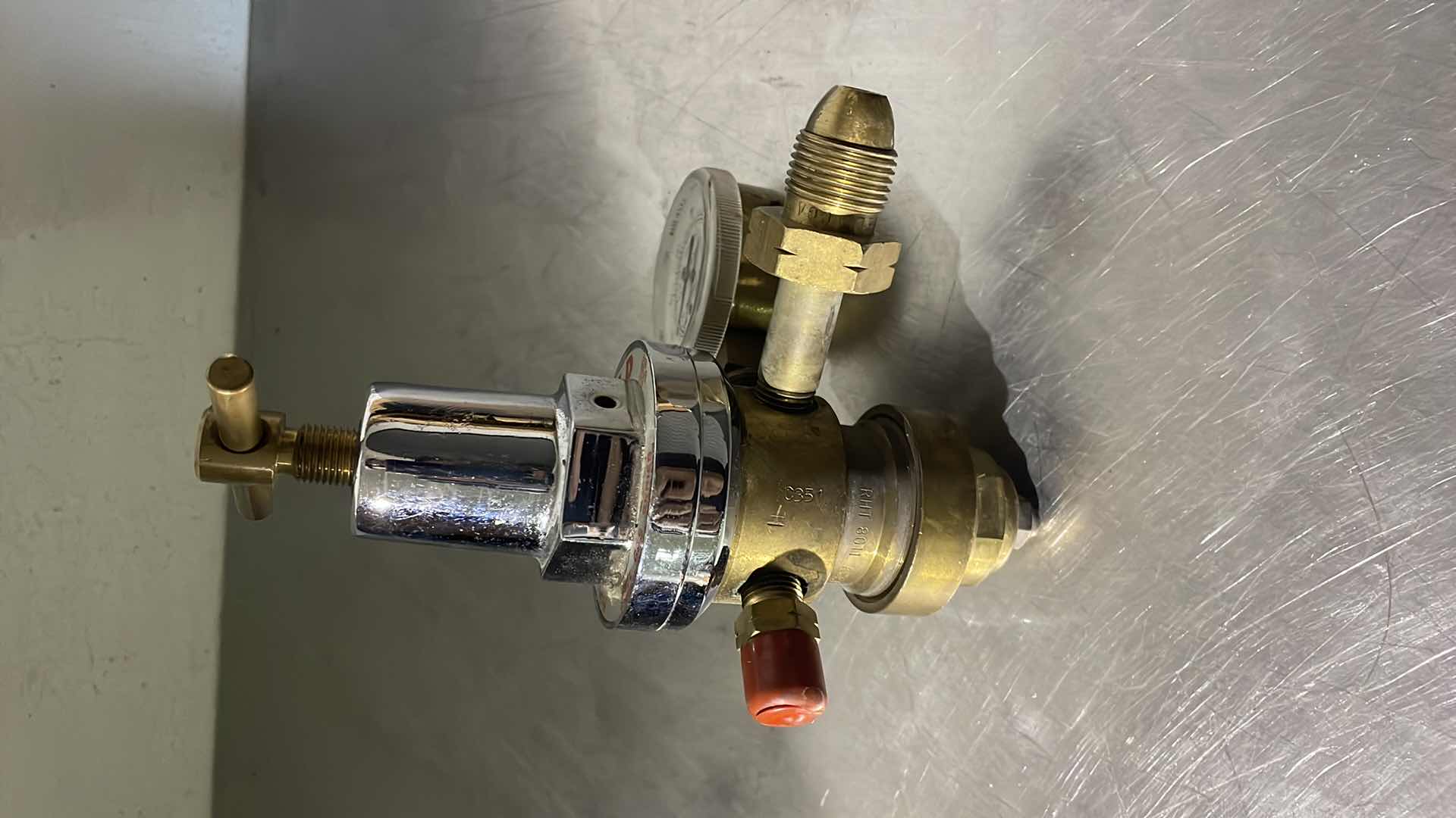 Photo 1 of UNIWELD FUEL GAS SERIES COMPRESSED GAS REGULATOR