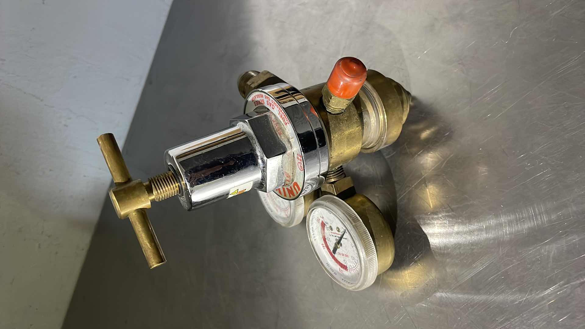 Photo 1 of UNIWELD FUEL GAS SERIES COMPRESSED GAS REGULATOR
