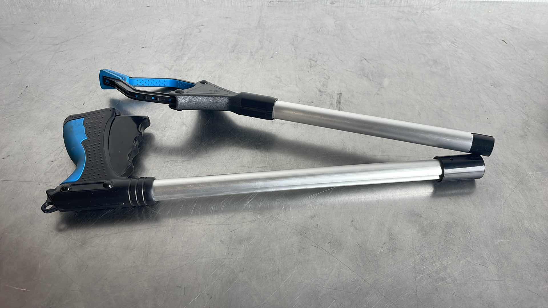 Photo 1 of GIVEME5 32" GRABBER REACHER TOOL, ALUMINUM ALLOY FOLDABLE PICK UP LONG ARM REACHER PICKER UPPER GRABBER REACHING ASSIST TOOL FOR TRASH PICK UP, LITTER PICKER, GARDEN NABBER, ARM EXTENSION (BLUE)