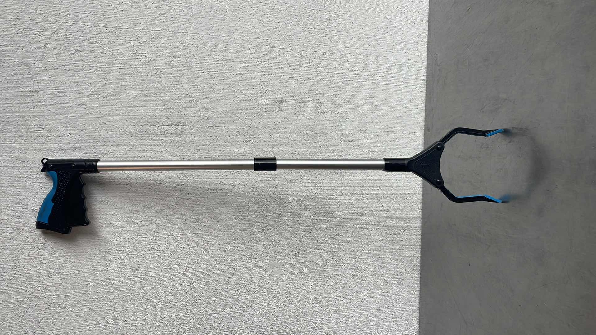 Photo 1 of GIVEME5 32" GRABBER REACHER TOOL, ALUMINUM ALLOY FOLDABLE PICK UP LONG ARM REACHER PICKER UPPER GRABBER REACHING ASSIST TOOL FOR TRASH PICK UP, LITTER PICKER, GARDEN NABBER, ARM EXTENSION (BLUE)