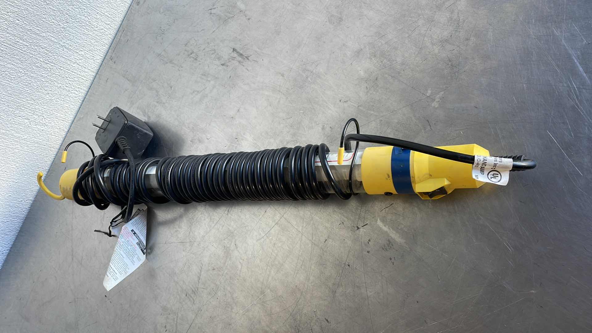 Photo 1 of 17” PORTABLE FLUORESCENT WORK LIGHT