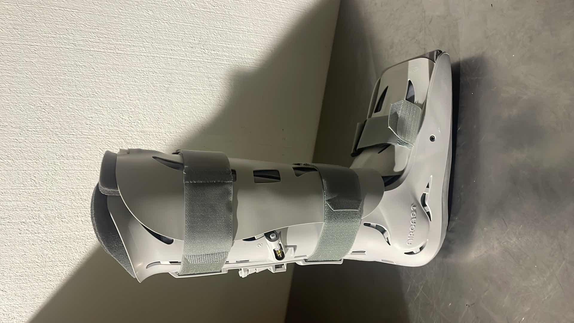 Photo 1 of AIRCAST XP WALKER LARGE 01P-L