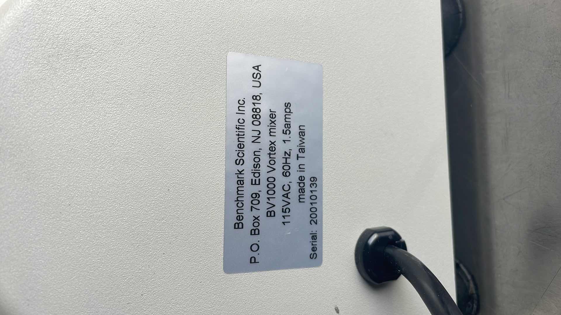 Photo 1 of BENCHMARK SCIENTIFIC BV1000 BENCHMIXER VORTEX MIXER, 115V, 200 TO 3200RPM