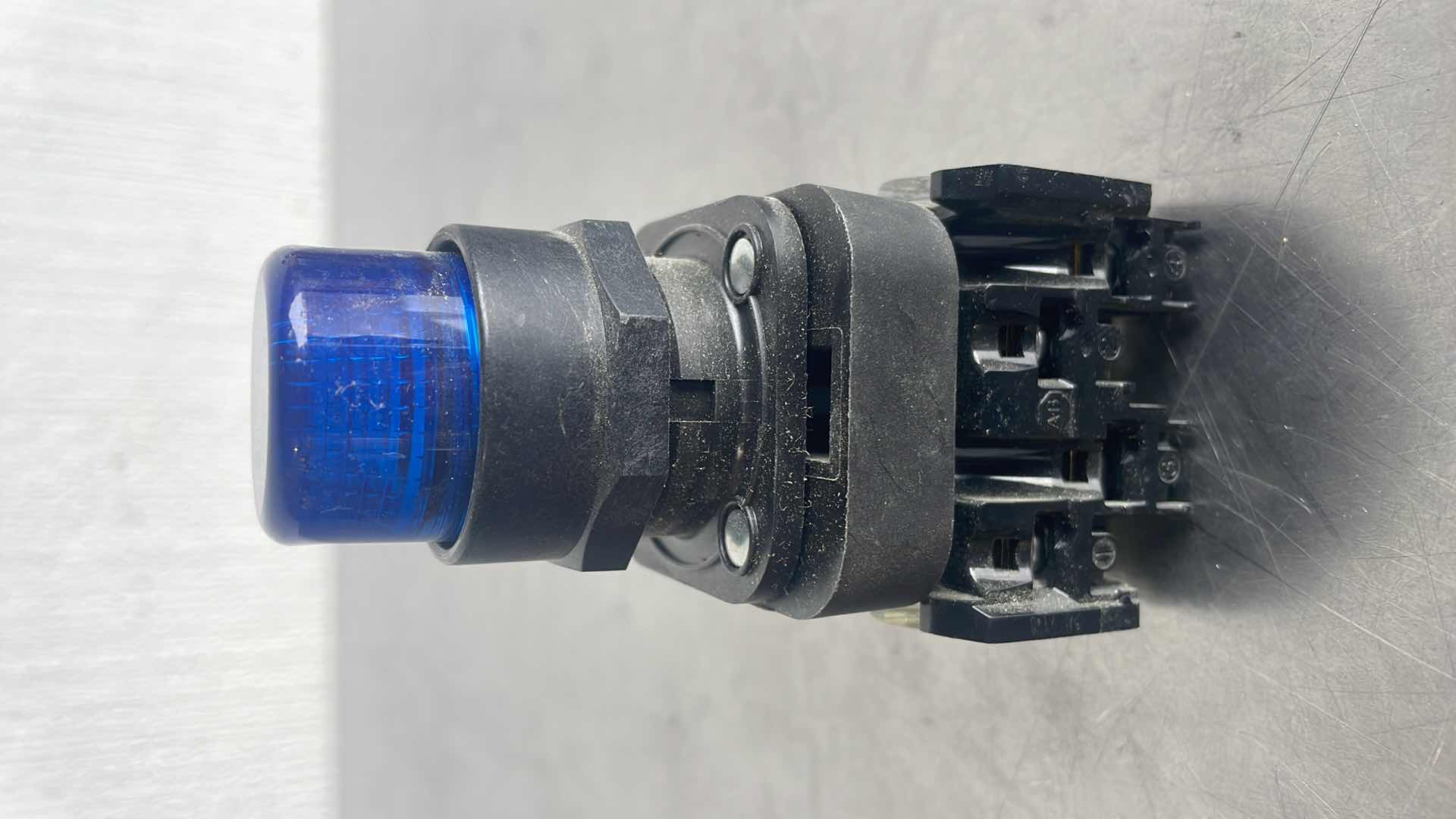 Photo 3 of ALLEN BRADLEY 800HC-QRBH2A SER. G BLUE ILLUMINATED PUSH BUTTON.             4A-2