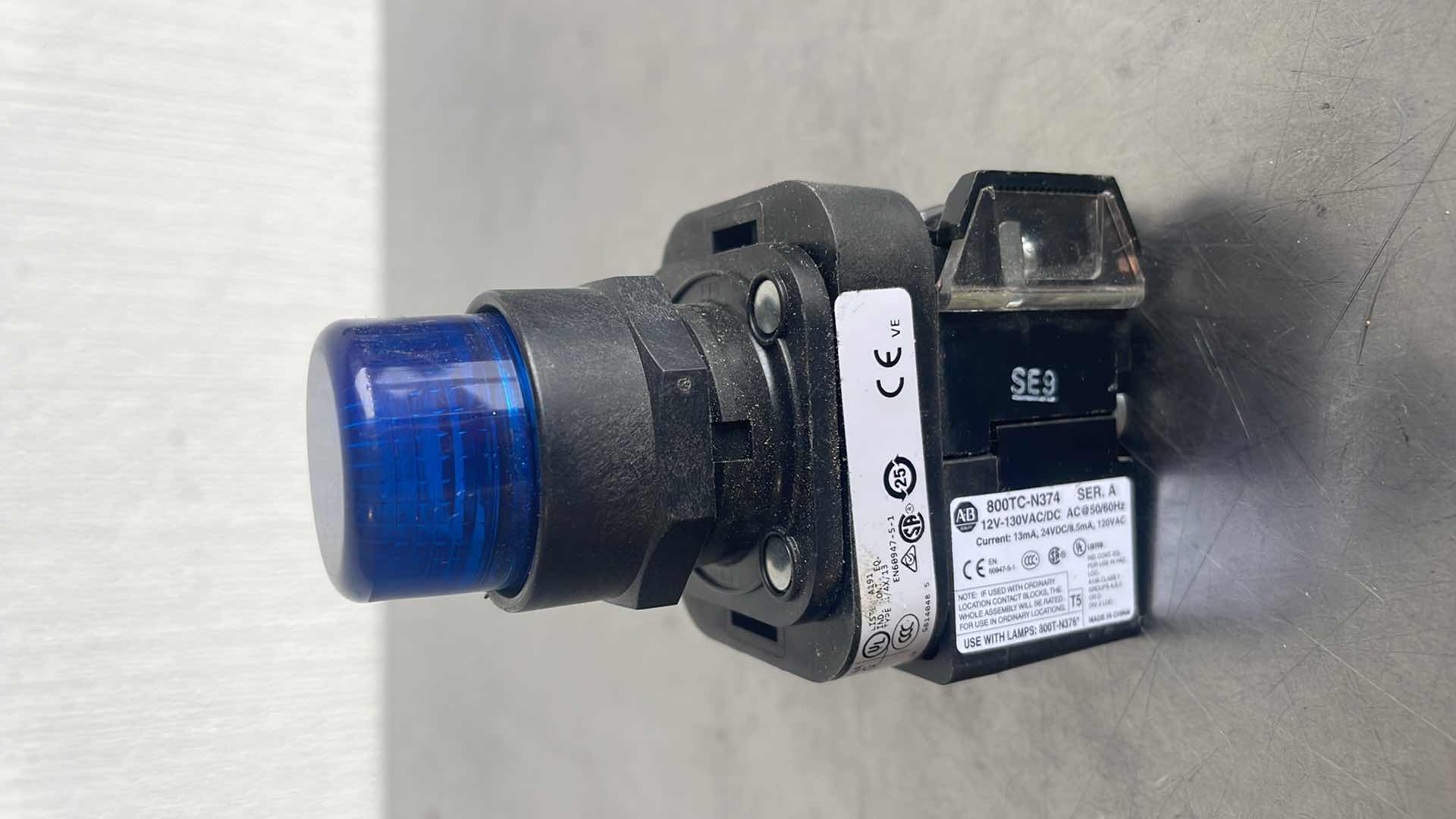 Photo 2 of ALLEN BRADLEY 800HC-QRBH2A SER. G BLUE ILLUMINATED PUSH BUTTON.             4A-2