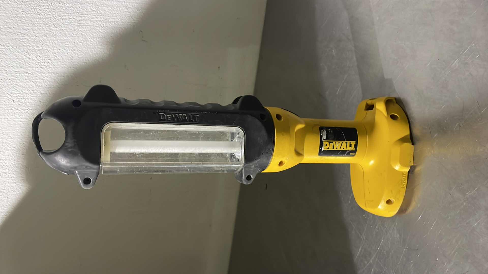 Photo 1 of DEWALT DC527 18V FLUORESCENT AREA LIGHT