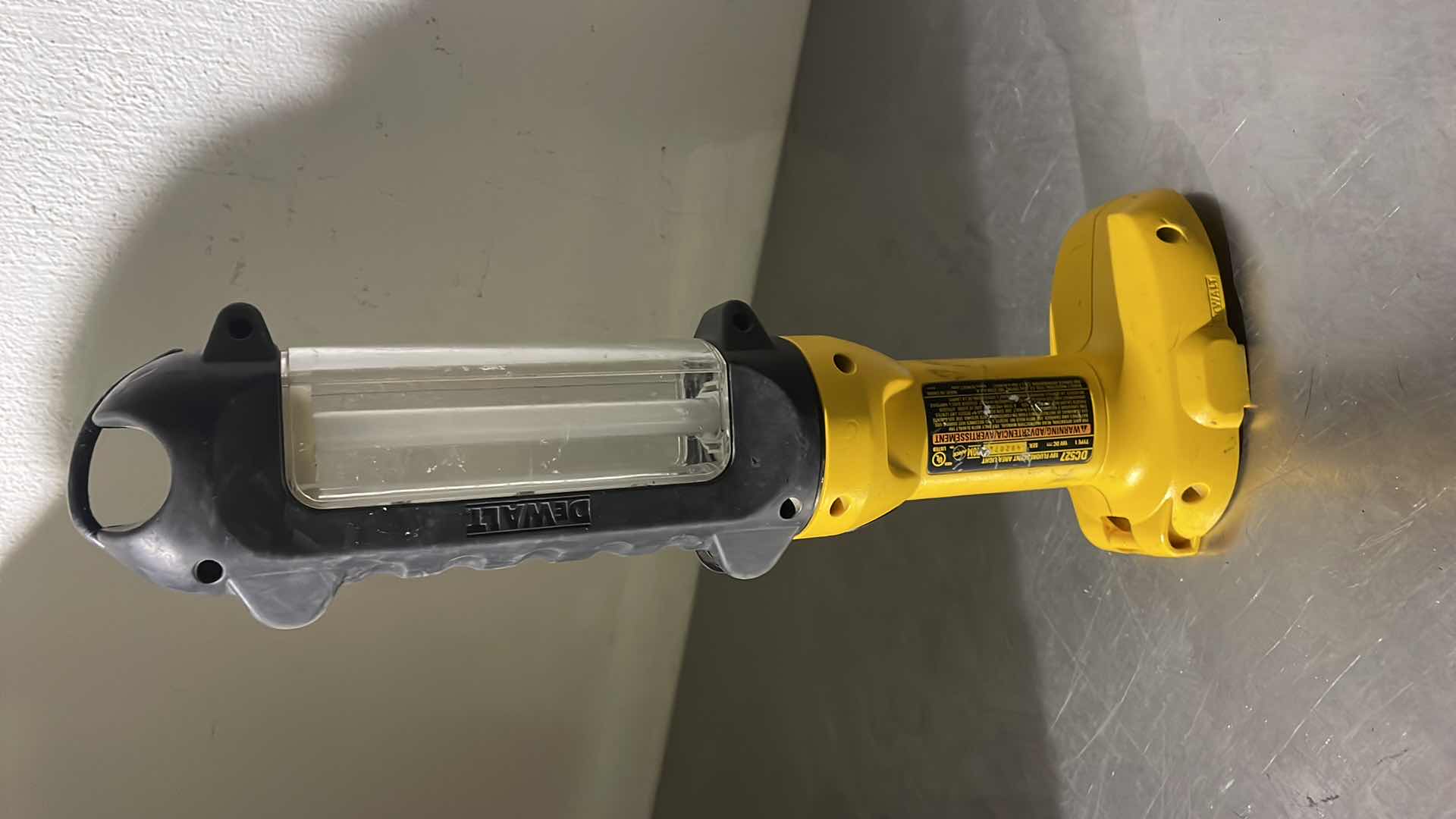 Photo 3 of DEWALT DC527 18V FLUORESCENT AREA LIGHT
