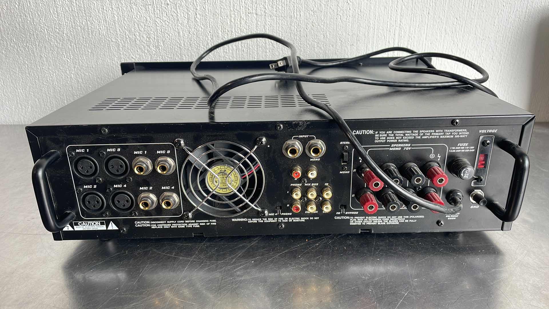 Photo 1 of PYLE PRO STEREO POWER AMPLIFIER PT-910 1200W TOTAL OUTPUT POWER