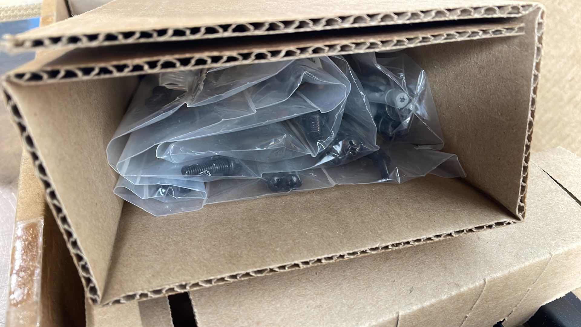 Photo 1 of PEERLESS MOUNTS SMART MOUNT UNIVERSAL FLAT WALL MOUNT FOR 32”-56” SF650