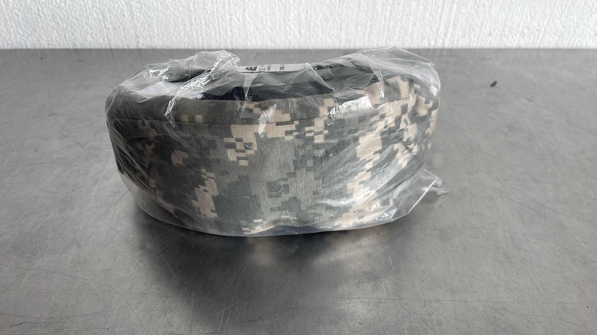 Photo 1 of ESS 740-0202 STRIKER LAND OPS UNIT ISSUE PACKAGE FOLIAGE GREEN/ACU COVER