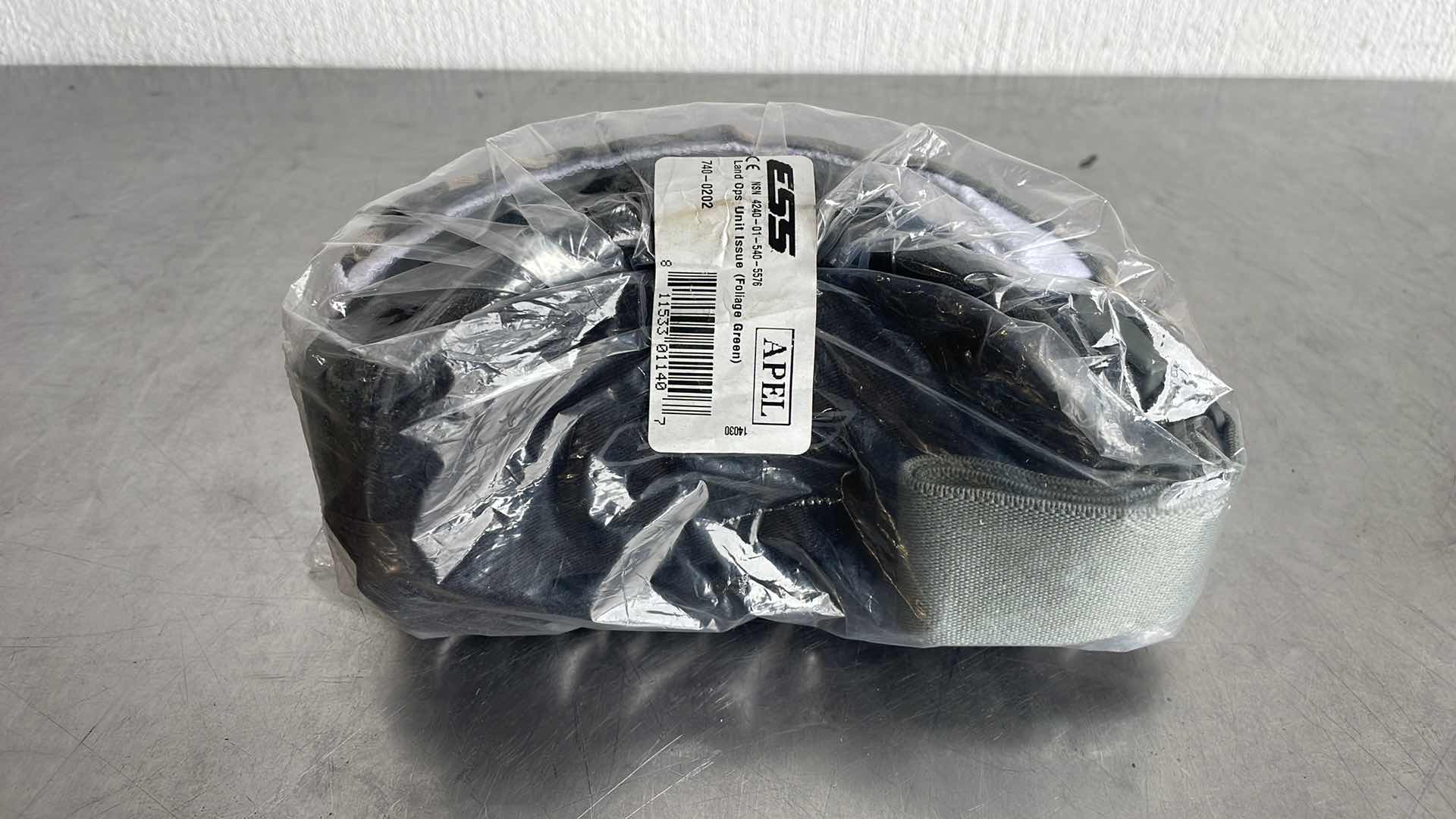 Photo 1 of ESS 740-0202 STRIKER LAND OPS UNIT ISSUE PACKAGE FOLIAGE GREEN/ACU COVER