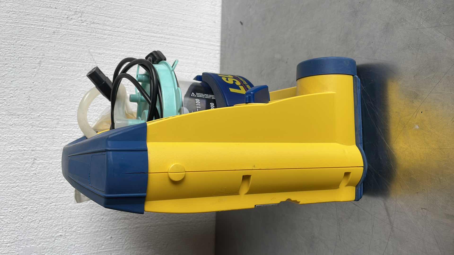 Photo 1 of LAERDAL 780020 LSU SUCTION UNIT W/ BEMIS CANISTER