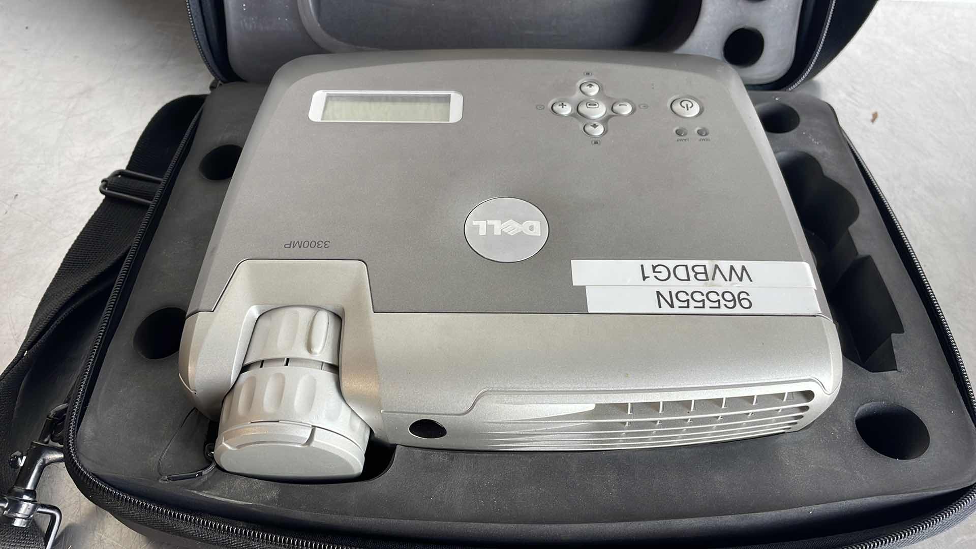 Photo 1 of DELL 3300MP DLP FRONT PROJECTOR WITH CASE