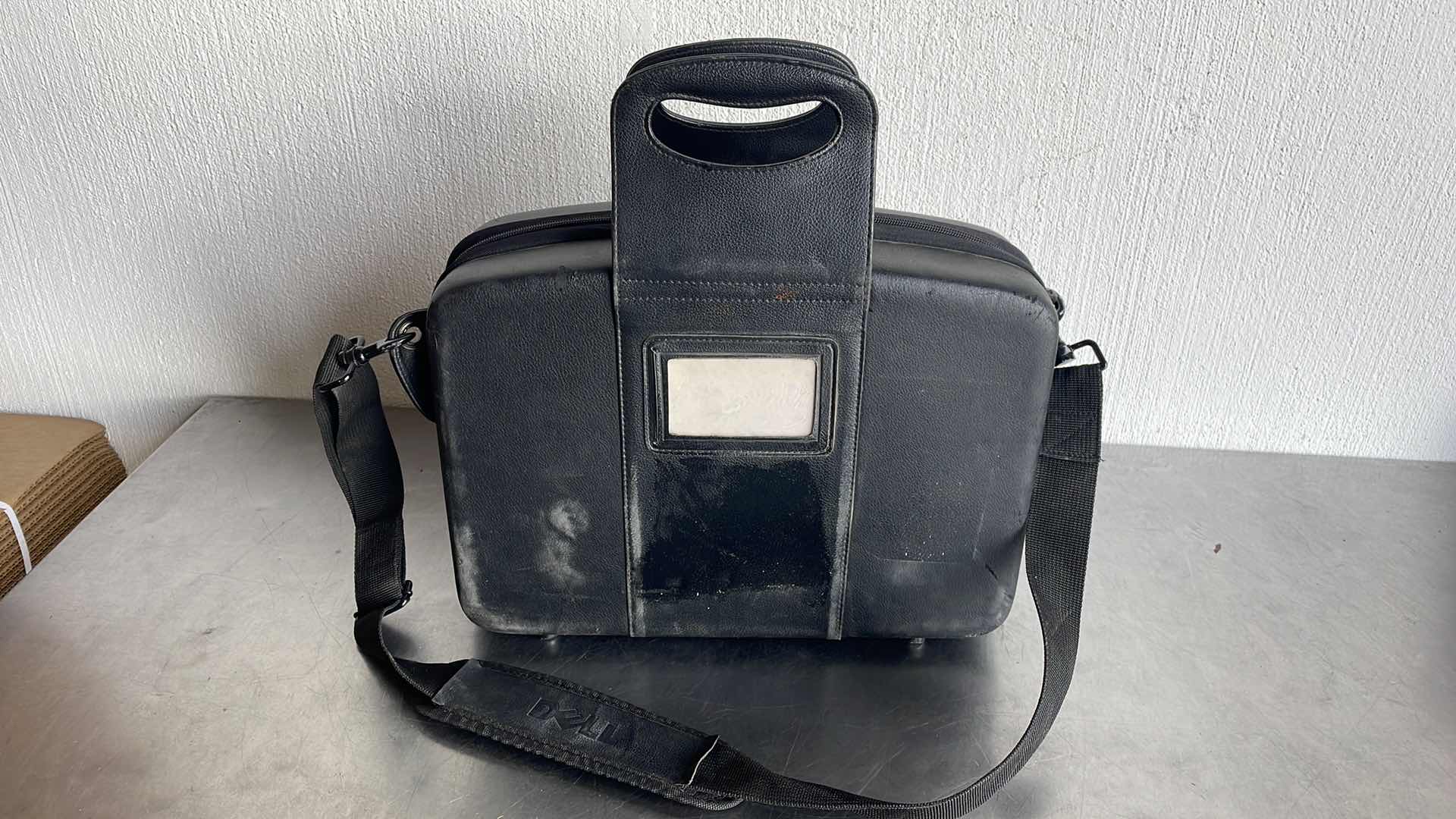 Photo 1 of DELL 3300MP DLP FRONT PROJECTOR WITH CASE