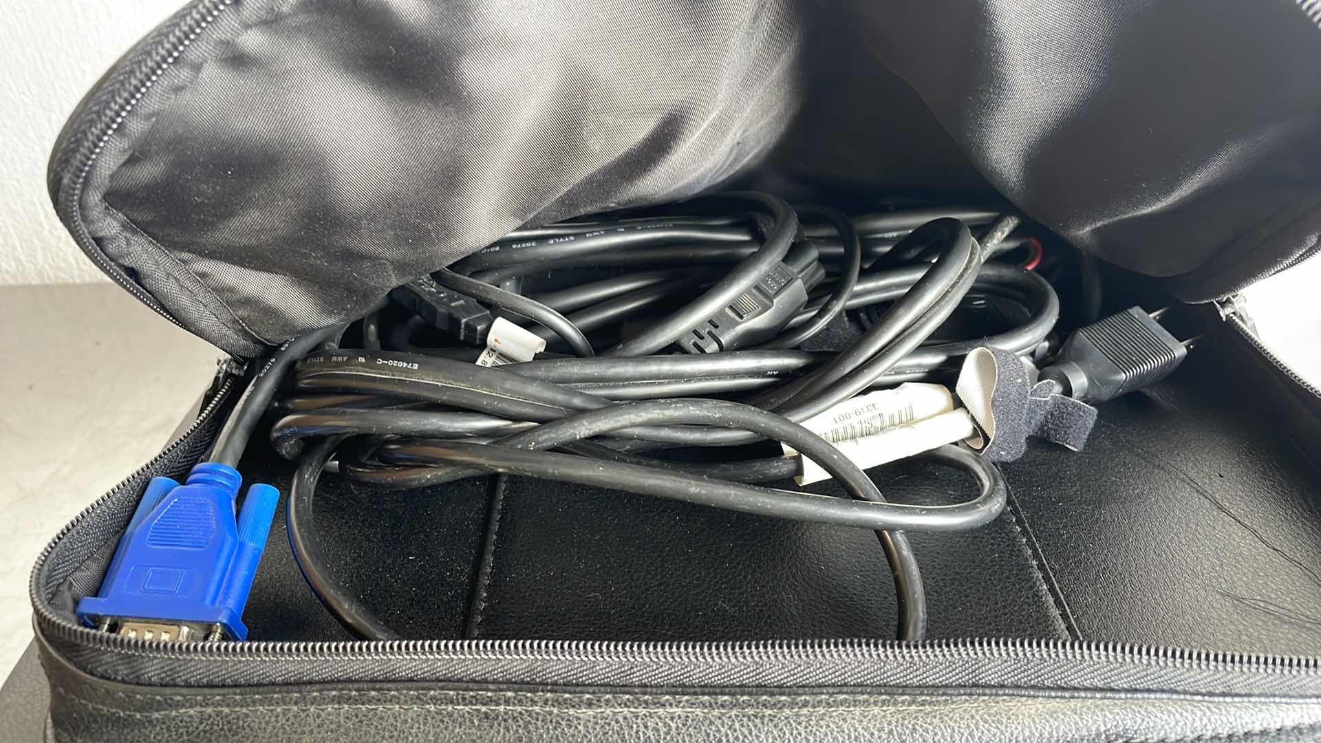 Photo 1 of DELL 3300MP DLP FRONT PROJECTOR WITH CASE