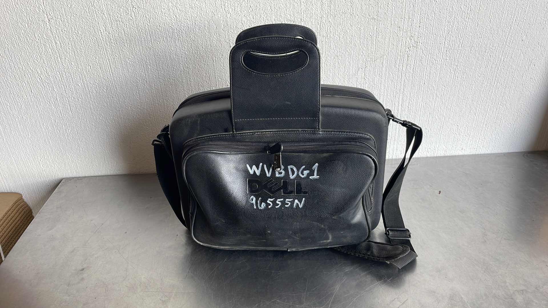 Photo 1 of DELL 3300MP DLP FRONT PROJECTOR WITH CASE