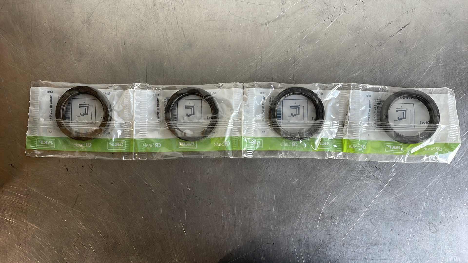 Photo 1 of SKF SMALL BORE SEALS RADIAL SHAFT SEAL 45x60x8 HMS5 RG (4)