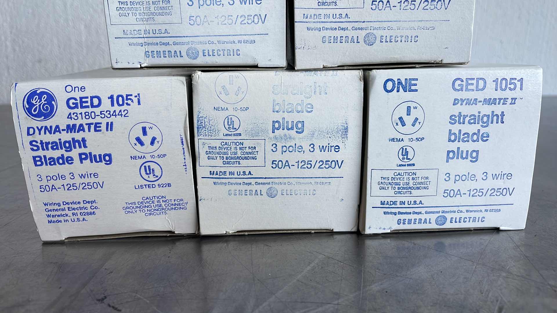 Photo 1 of DYNA-MATE STRAIGHT BLADE PLUG 3 POLE 3 WIRE 125/250V (6)