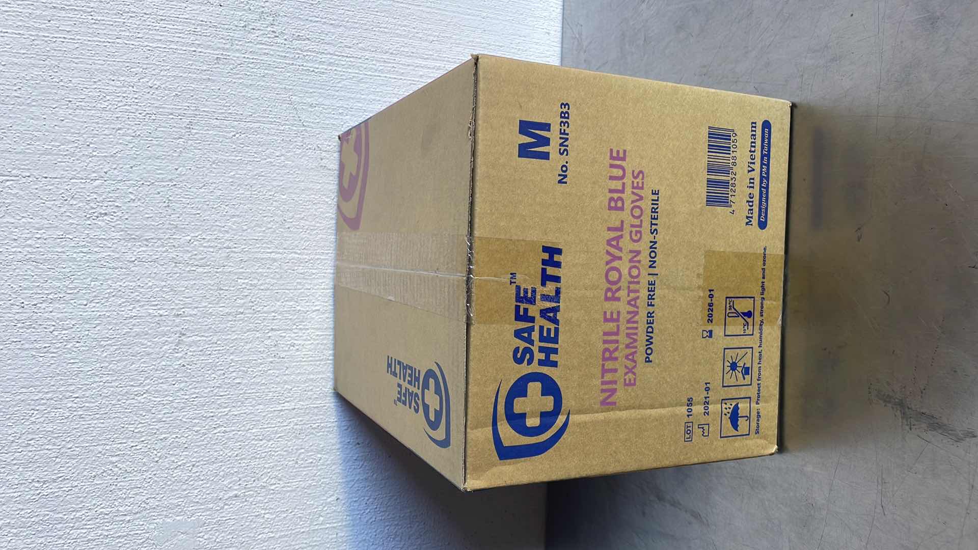 Photo 1 of SAFE HEALTH NITRILE EXAM DISPOSABLE GLOVES, MEDIUM, LATEX FREE, POWDER FREE, BLUE, TEXTURED, 3.5 MIL, MEDICAL GRADE, FOOD, TATTOO, NURSING, CLEANING, SCHOOL CASE OF 1000