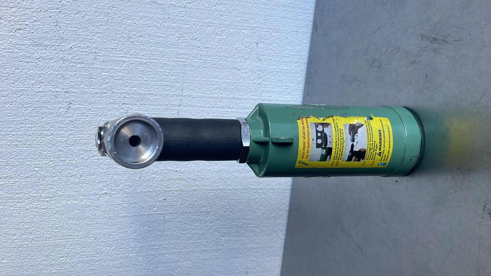 Photo 1 of SPEEDAIR 3CRH3B PNEUMATIC RIVET TOOL 90 PSI, GENERAL DUTY
1983 LBF PULLING FORCE