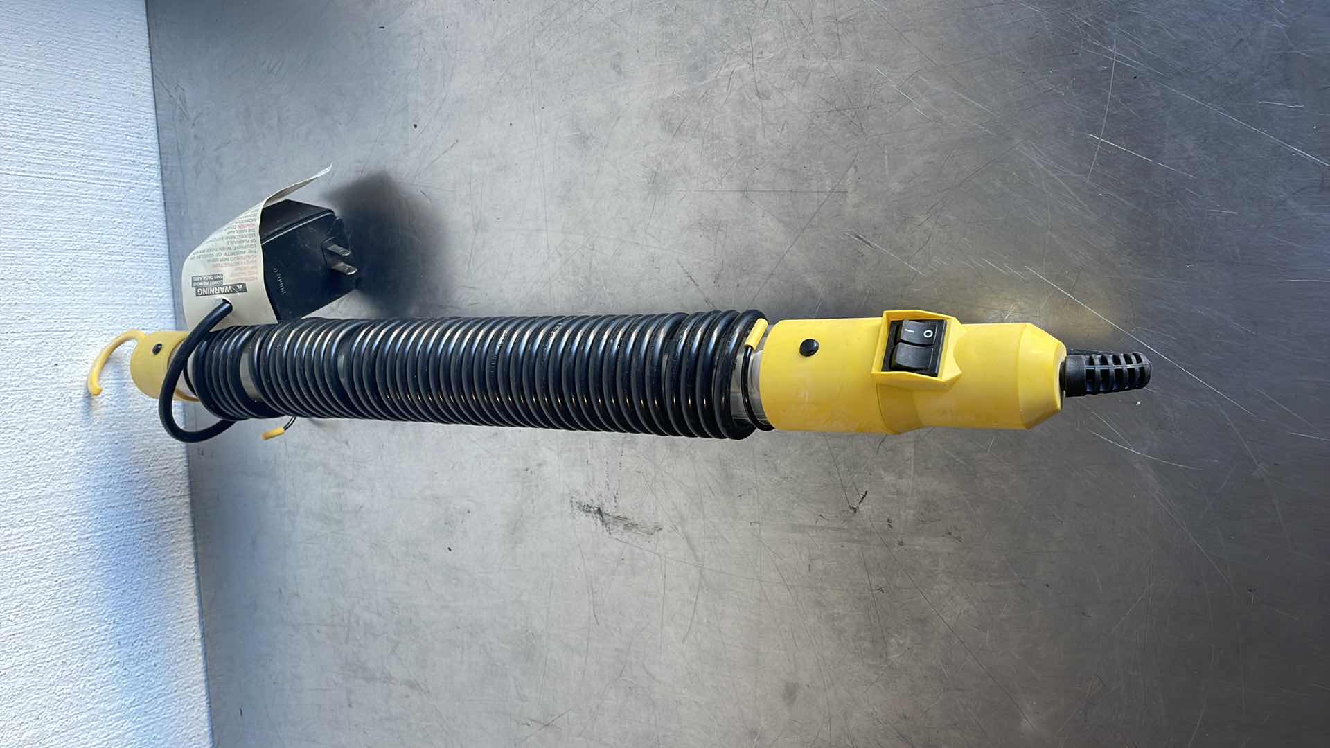 Photo 1 of 17” PORTABLE FLUORESCENT WORK LIGHT