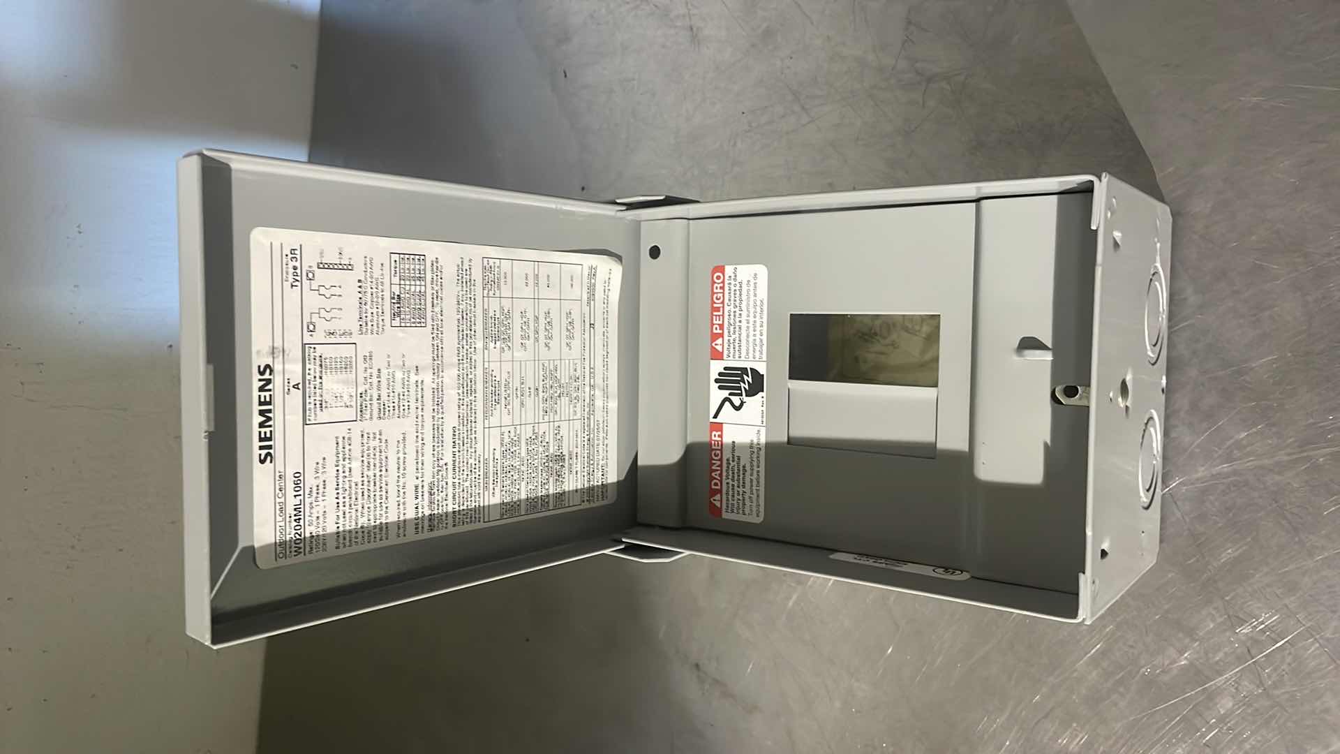 Photo 1 of SIEMENS W0204ML1060 120/240 VAC 60 AMP 1-PHASE 3-WIRE NEMA 3R MAIN LUG LOAD CENTER