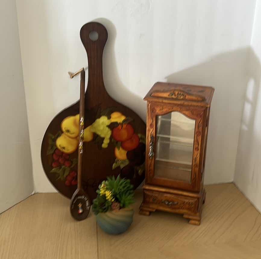 Photo 1 of HOME DECOR ASSORTMENT